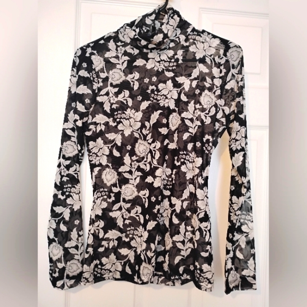 Xs White house black market floral shirt